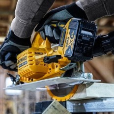 Scie circulaire 18V XR Ø184 mm - DEWALT DCS570N (Machine seule)